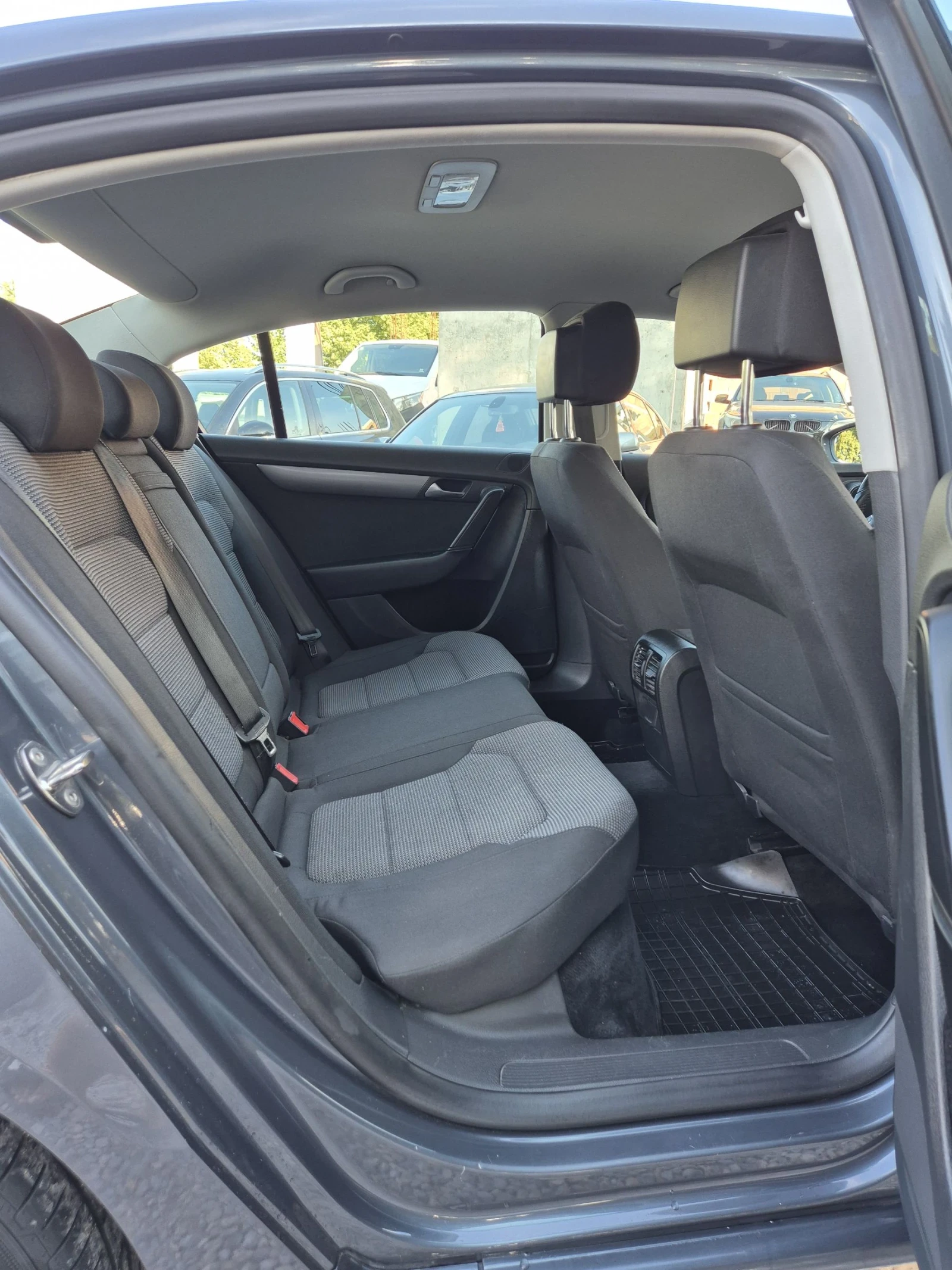 VW Passat 1.6TDI-NAVI-KLIMATRONIK - изображение 9