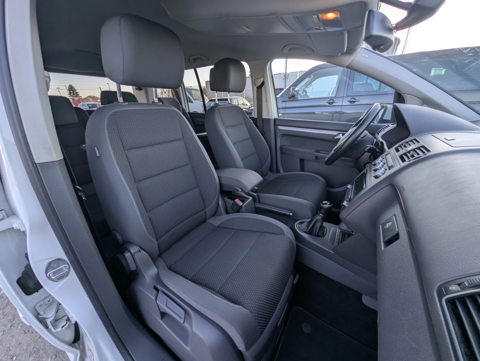 VW Touran 1.6TDi 105k.� 6+ 1����� | Mobile.bg � ����������� 12