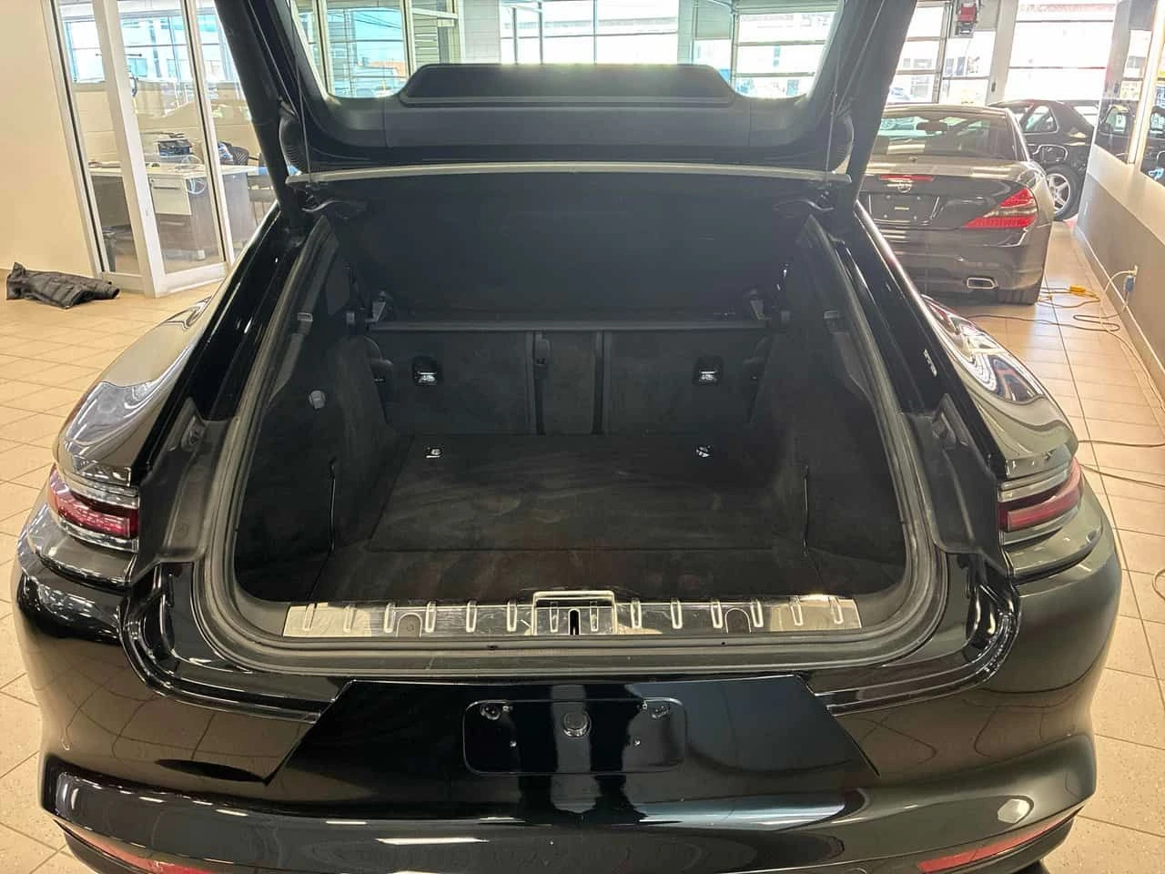 Porsche Panamera 4 AWD  CARFAX, снимка 14 - Автомобили и джипове - 53845774