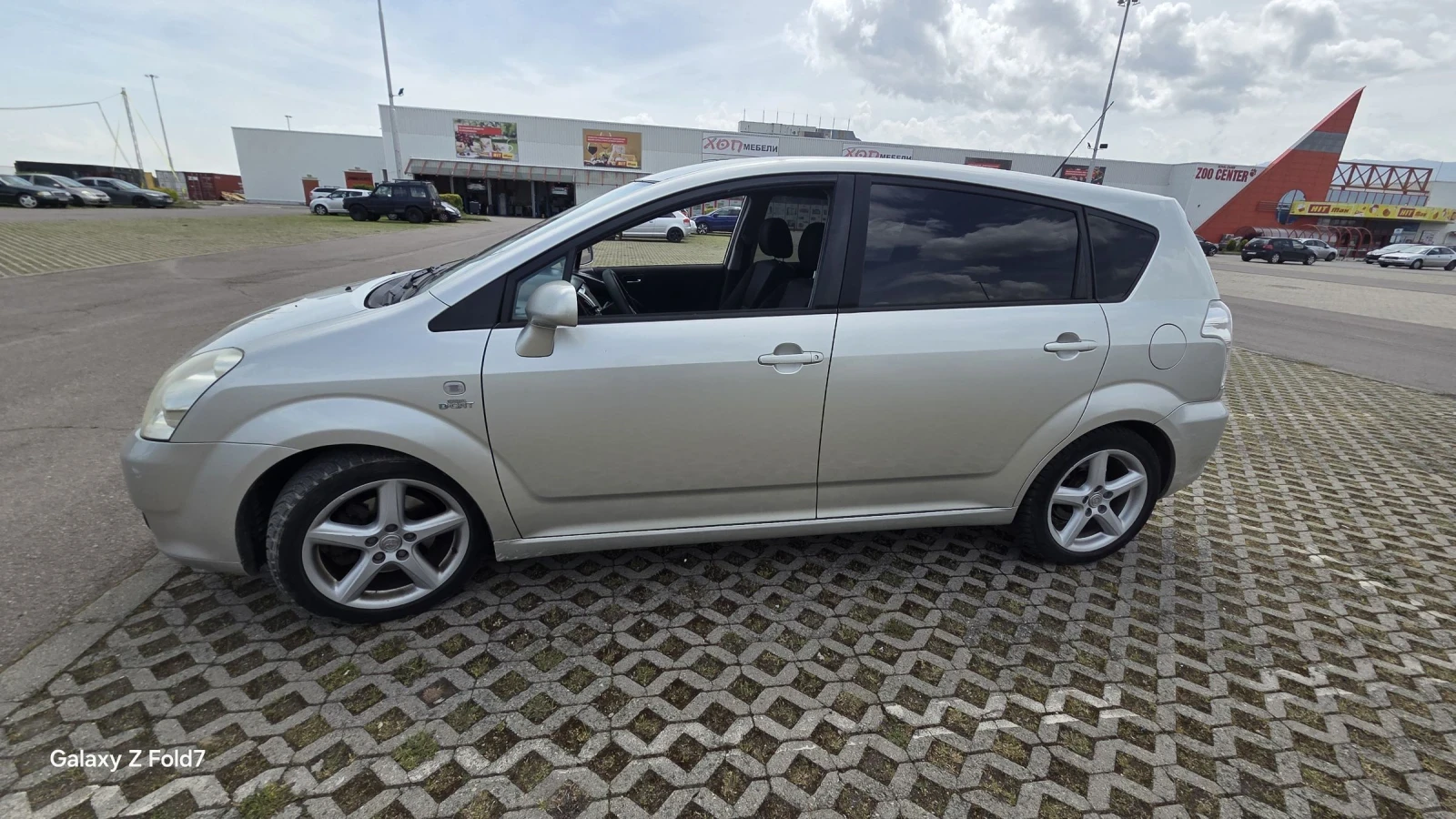 Toyota Corolla verso 2.2 d-cat, снимка 4 - Автомобили и джипове - 54508114
