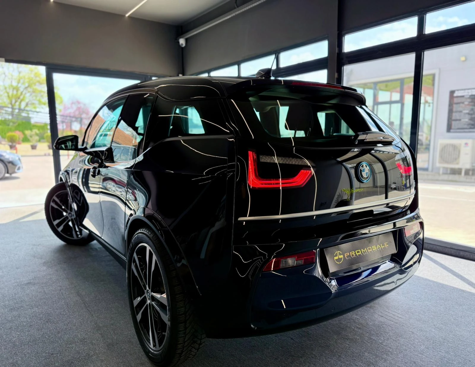 BMW i3 S* LED* PPF* Подгрев* Лизинг, снимка 4 - Автомобили и джипове - 54525530