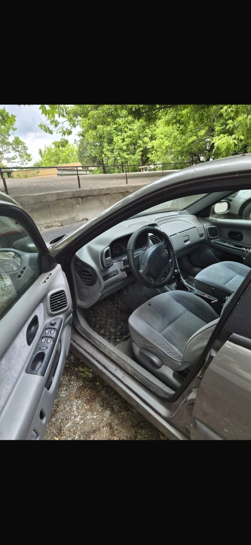 Renault Laguna, снимка 5 - Автомобили и джипове - 55936768