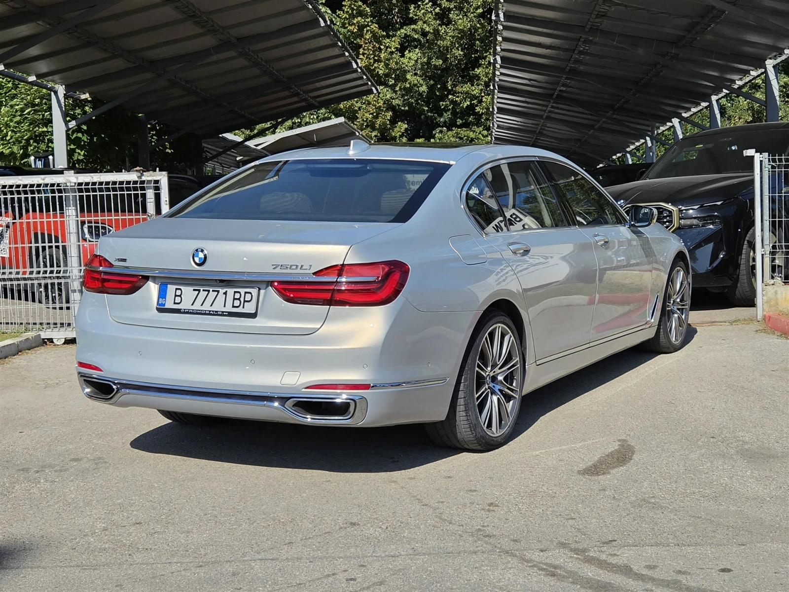 BMW 750 xDrive Седан, снимка 2 - Автомобили и джипове - 56410178