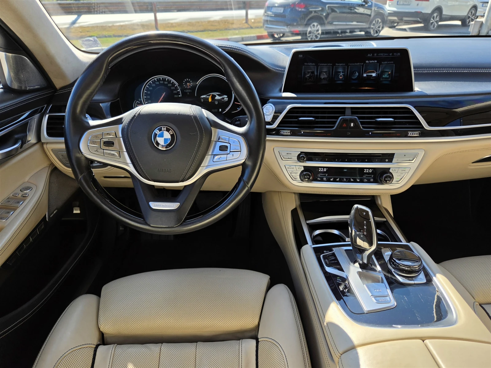 BMW 750 xDrive Седан, снимка 7 - Автомобили и джипове - 56410178