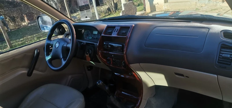 Nissan Terrano, снимка 5 - Автомобили и джипове - 48405242