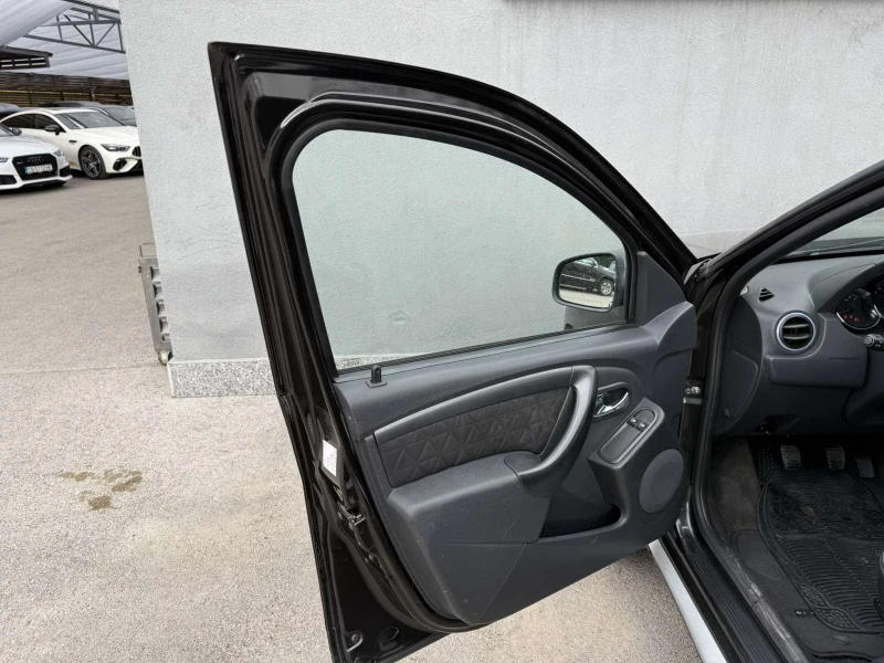 Dacia Duster 1.6 LPG, снимка 8 - Автомобили и джипове - 51201428