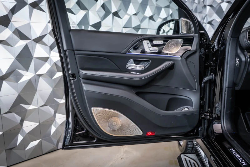 Mercedes-Benz GLS 600 Maybach 4M * Multimedia* FirstCl* 360* SoftCl* , снимка 7 - Автомобили и джипове - 53200125