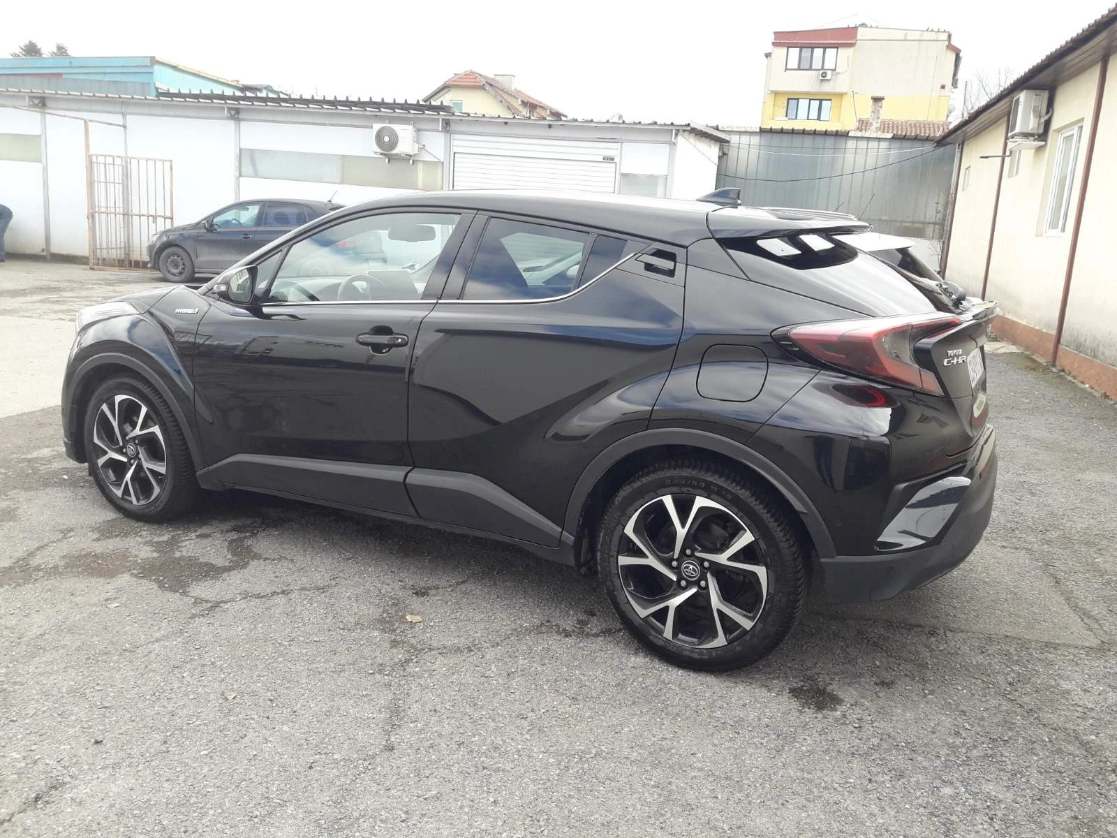 Toyota C-HR ХИБРИД - изображение 8