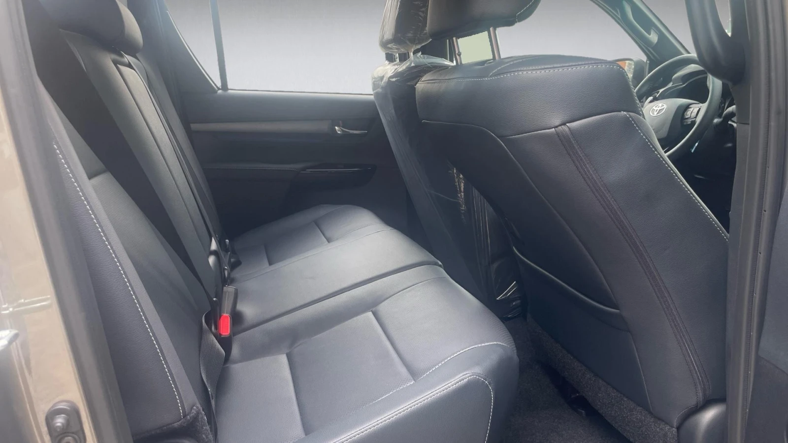 Toyota Hilux INVINCIBLE JBL 48V 2.8, Месечна вноска от 647 лв. - изображение 7