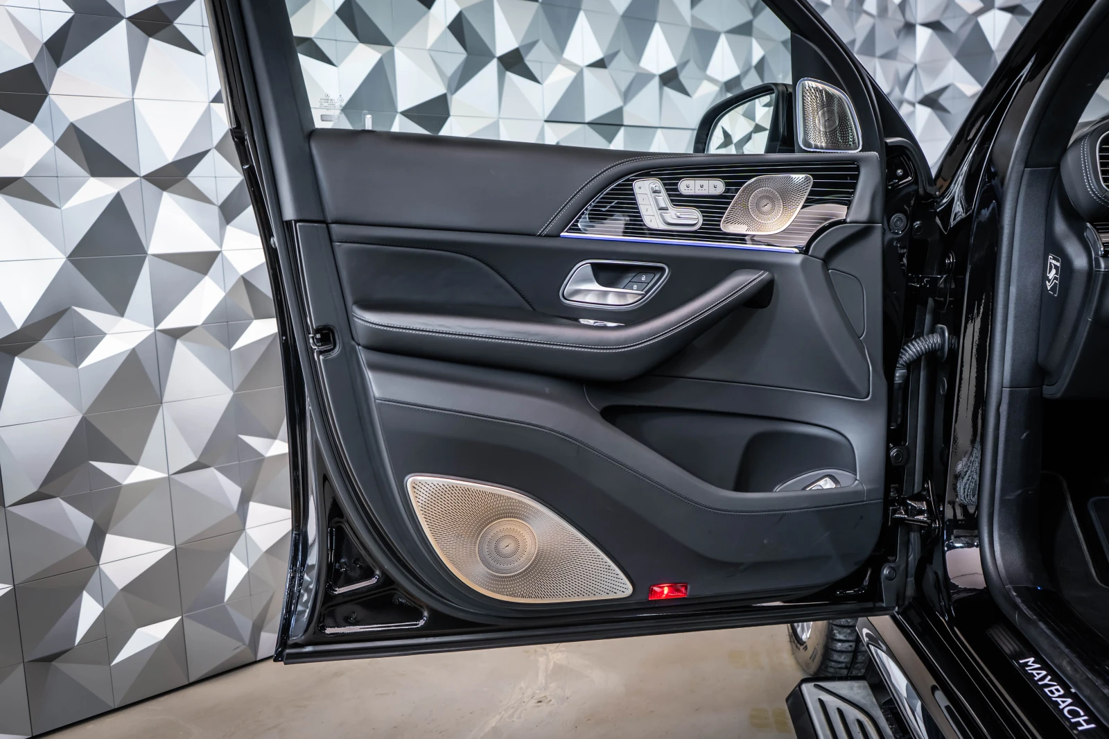 Mercedes-Benz GLS 600 Maybach 4M * Multimedia* FirstCl* 360* SoftCl*  - изображение 7