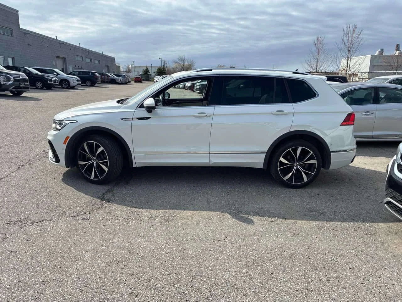 VW Tiguan Highline R Line  CARFAX | Mobile.bg � ����������� 2