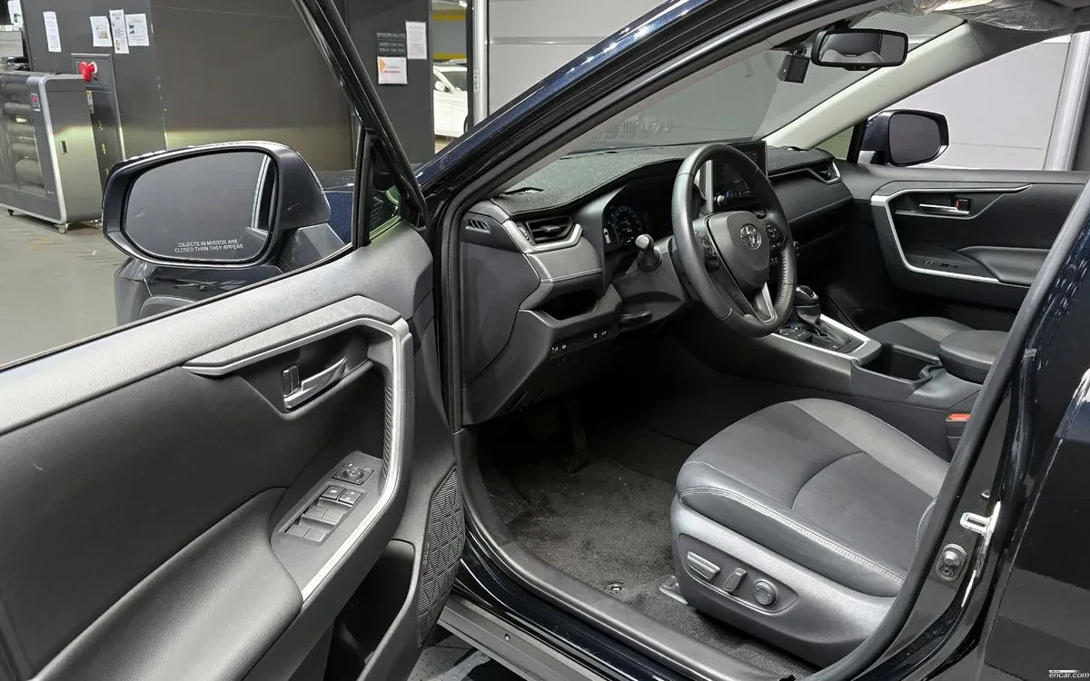 Toyota Rav4 XLE 5th Gen. 2.5 2WD Hybrid , снимка 10 - Автомобили и джипове - 54700942