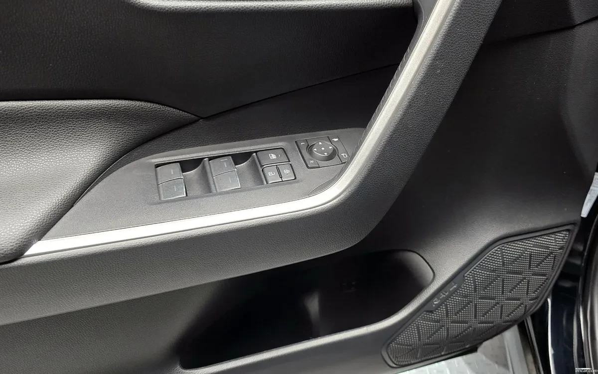 Toyota Rav4 XLE 5th Gen. 2.5 2WD Hybrid , снимка 16 - Автомобили и джипове - 54700942