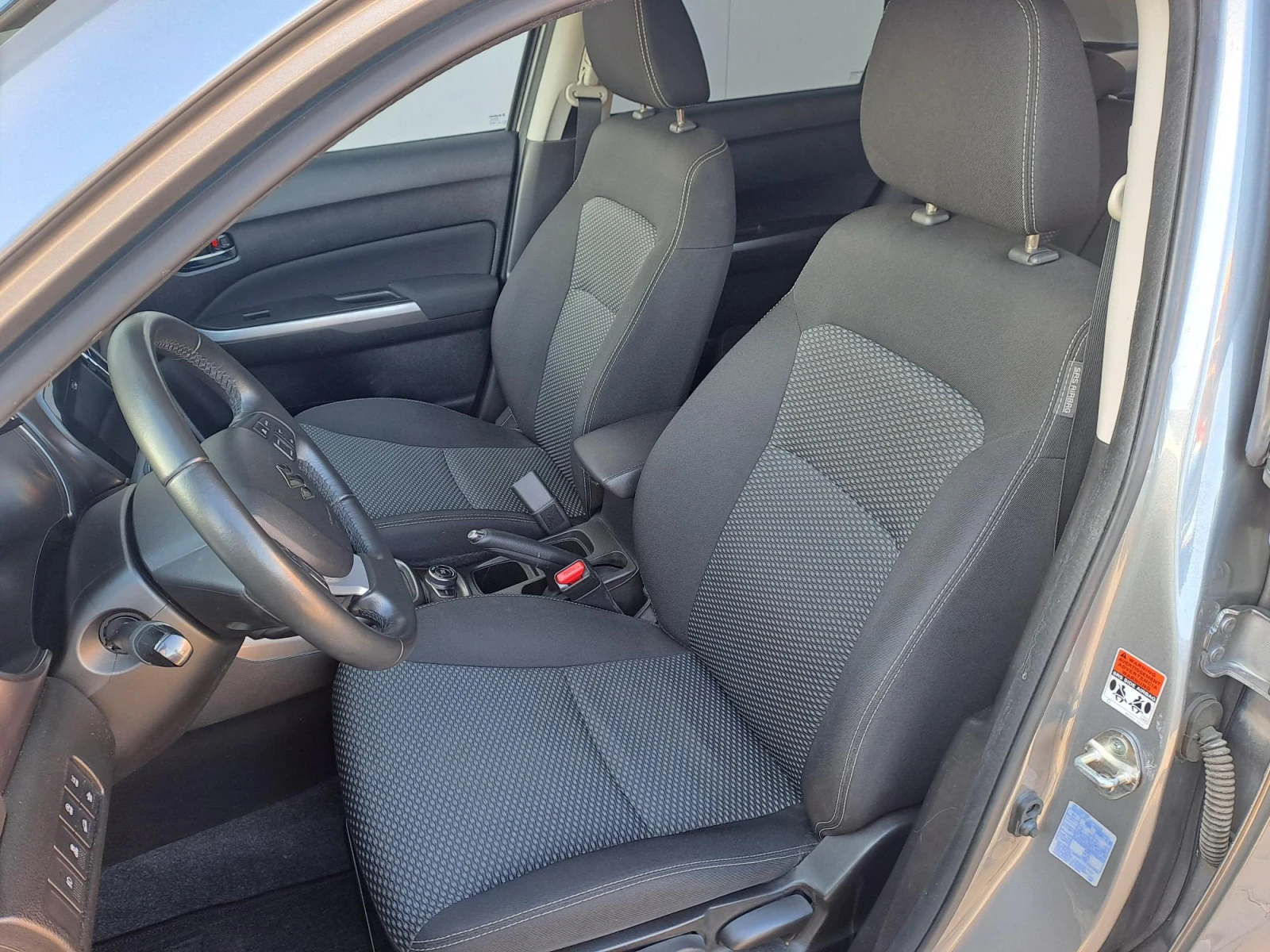 Suzuki Vitara 1.4 GL+ MHEV Booster Jet 4X4, снимка 11 - Автомобили и джипове - 54759564