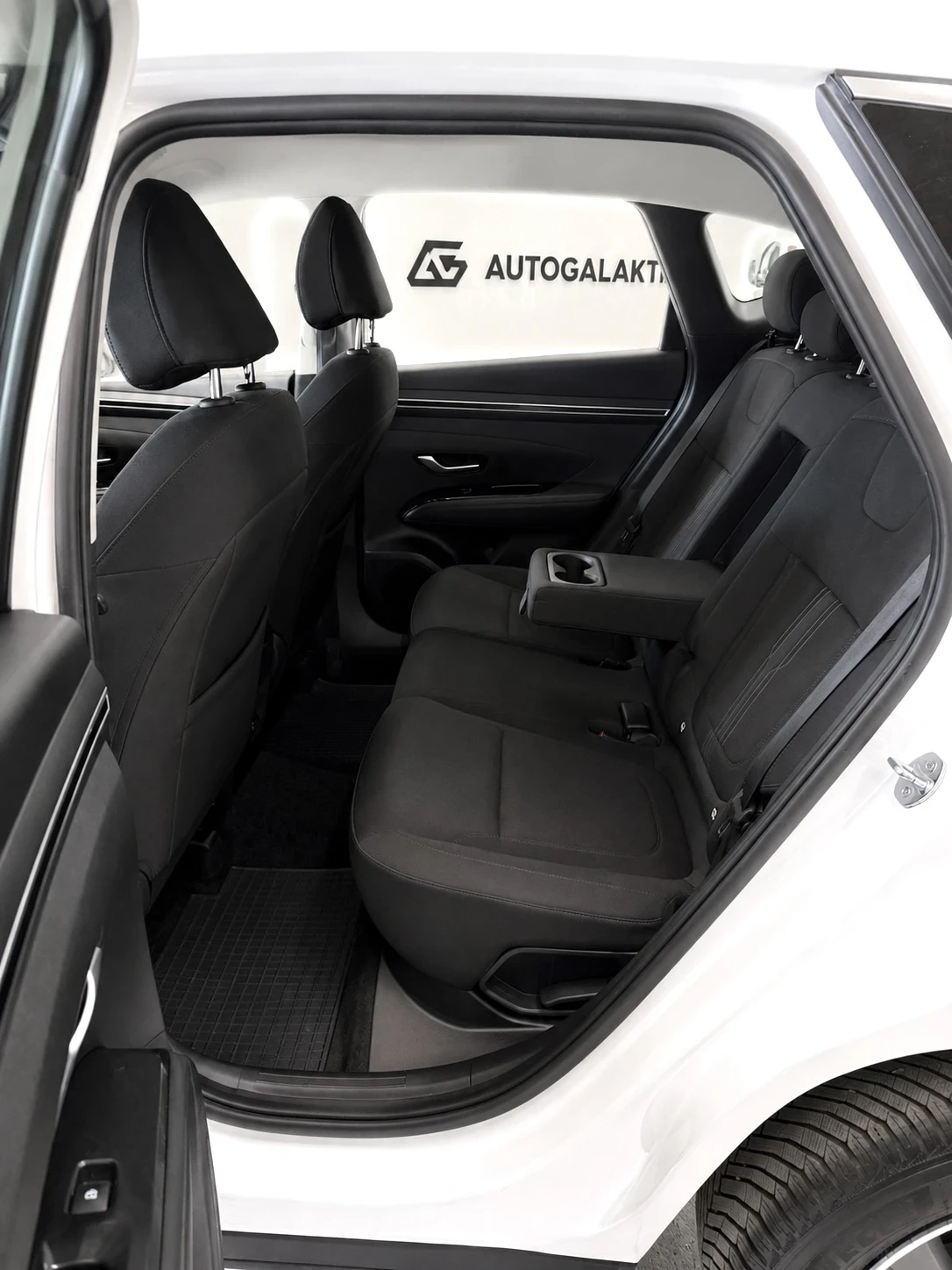 Hyundai Tucson Tucson 1.6 CRDi Mild-Hybrid 4x4 Автомат, снимка 9 - Автомобили и джипове - 54975534