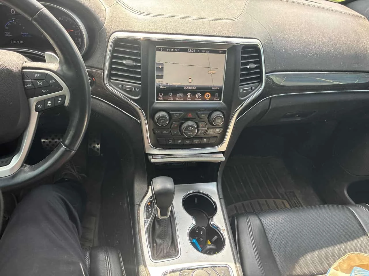 Jeep Grand cherokee Overland/CARFAX/ДИСТРОНИК/ПАНО/ПОДГРЕВ/КЛИП/, снимка 9 - Автомобили и джипове - 56185963