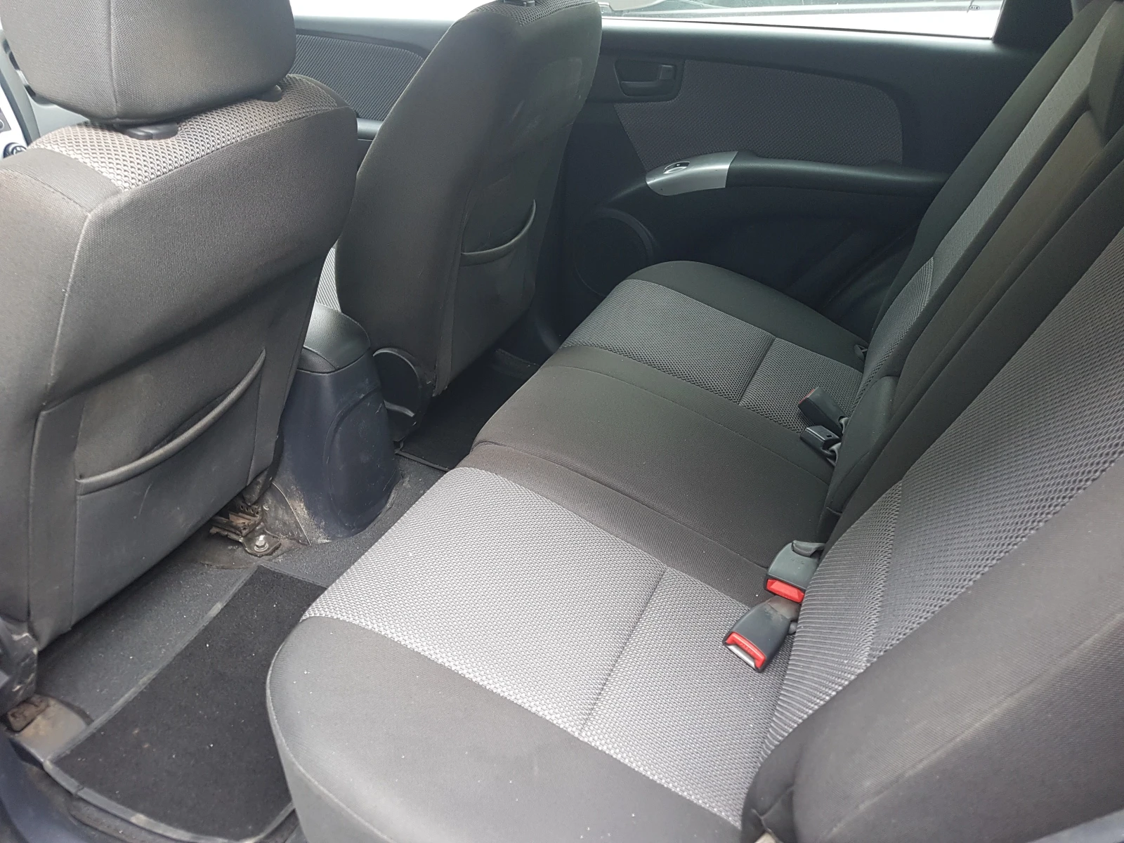 Kia Sportage 2.0i, снимка 6 - Автомобили и джипове - 56211111
