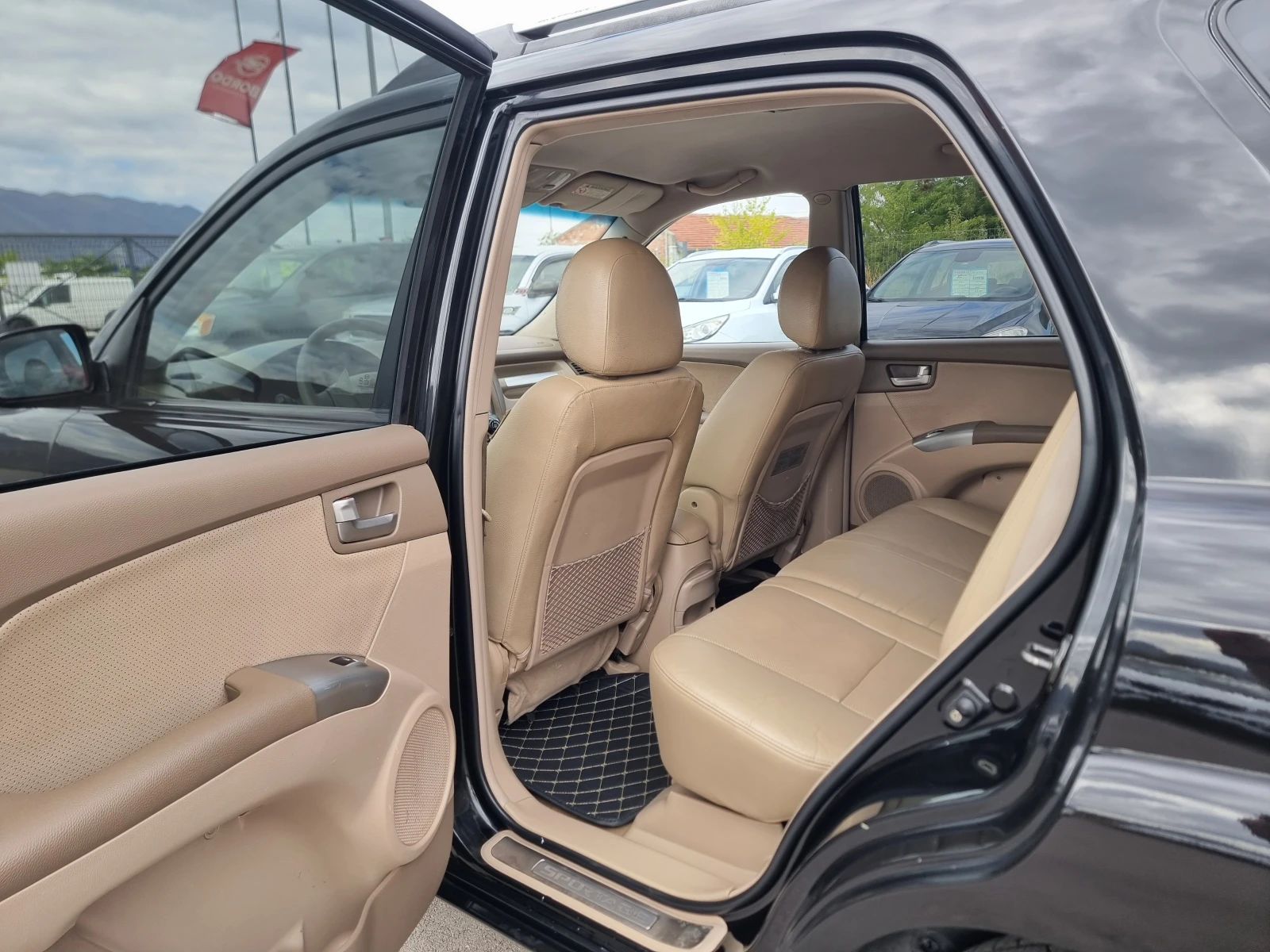 Kia Sportage 2.0CRDI, снимка 11 - Автомобили и джипове - 56294718