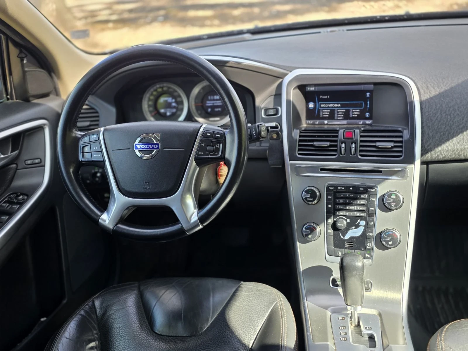 Volvo XC60 2.4 D 163, снимка 8 - Автомобили и джипове - 56345971