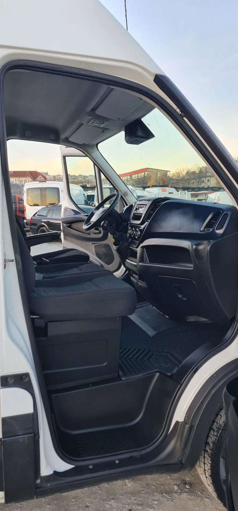 Iveco Daily 35s14 v 2.3, 140  к.с., снимка 7 - Бусове и автобуси - 48029001