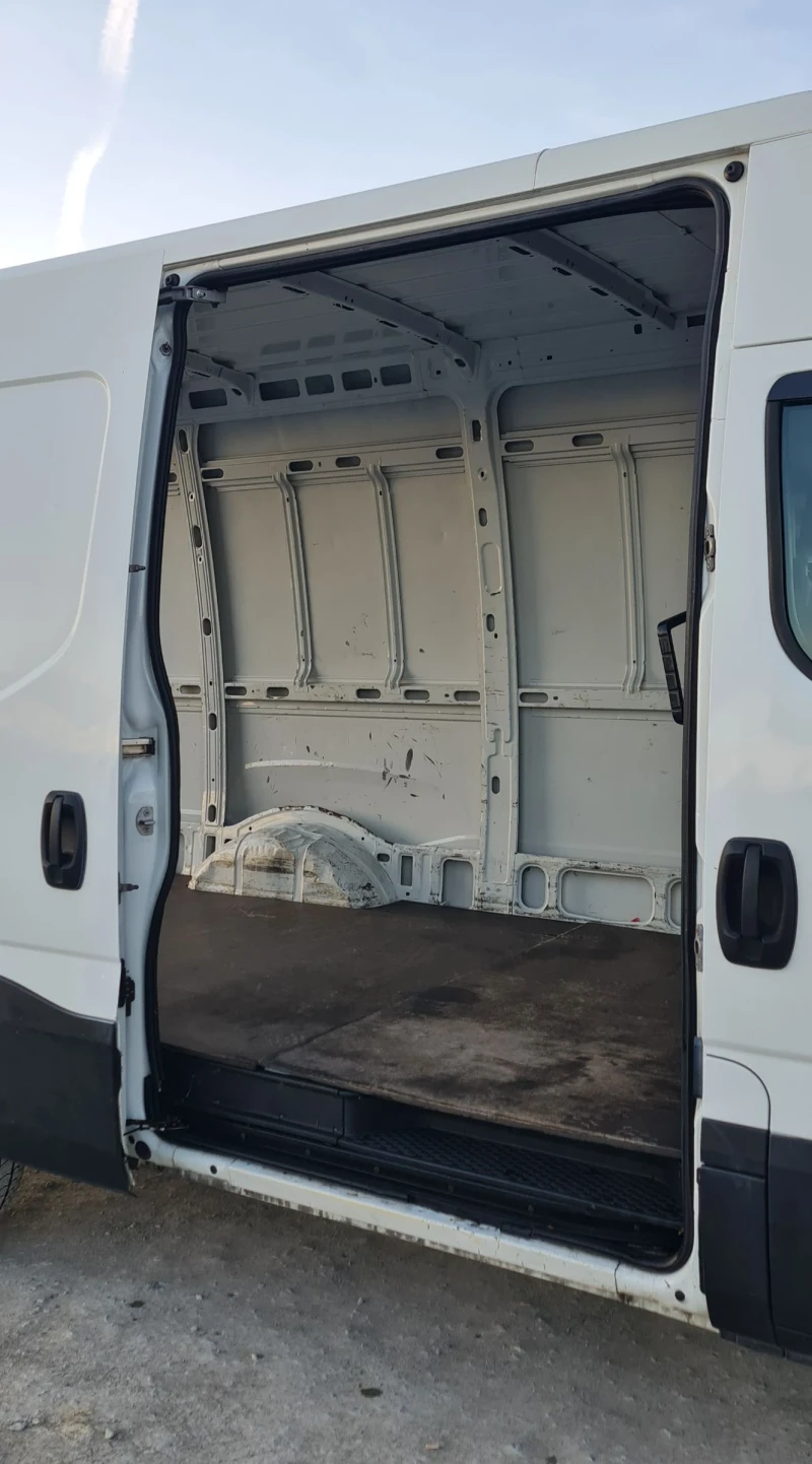 Iveco Daily 35s14 v 2.3, 140  к.с., снимка 10 - Бусове и автобуси - 48029001