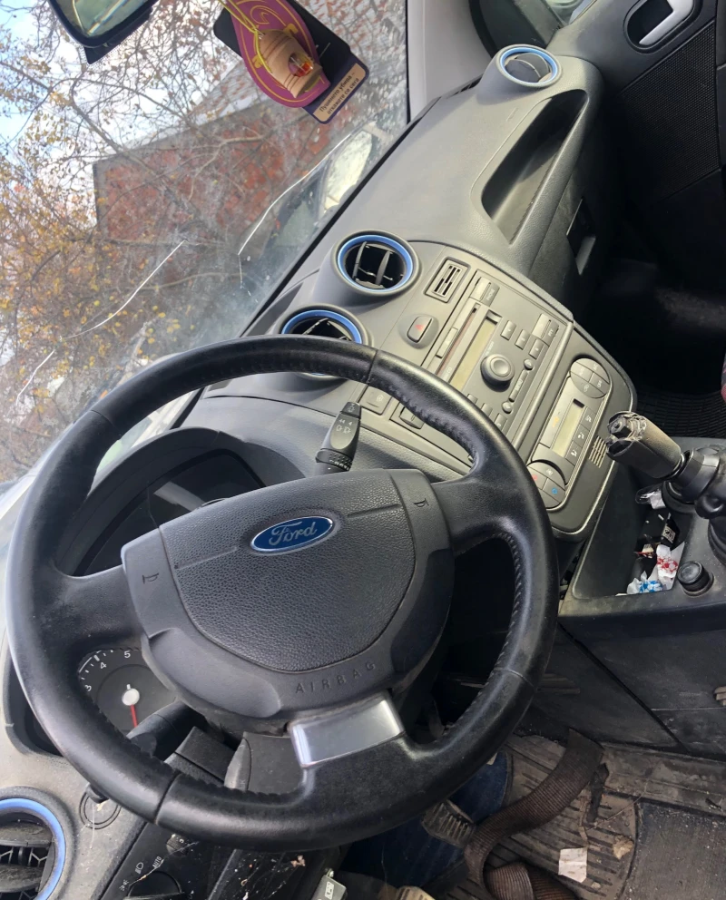 Ford Fiesta 1.3, снимка 4 - Автомобили и джипове - 48312599