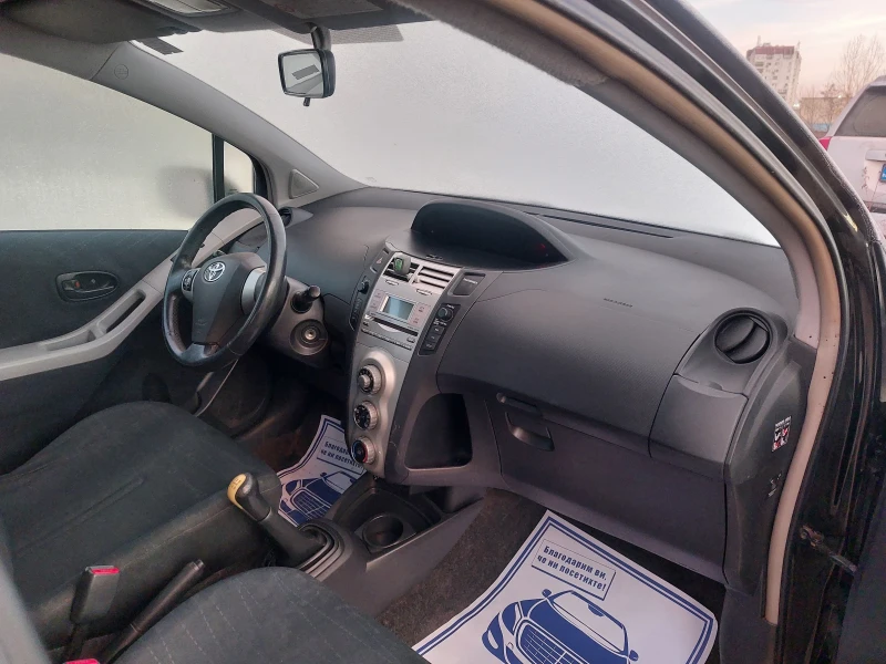 Toyota Yaris 1.0 бензин , снимка 11 - Автомобили и джипове - 48412278