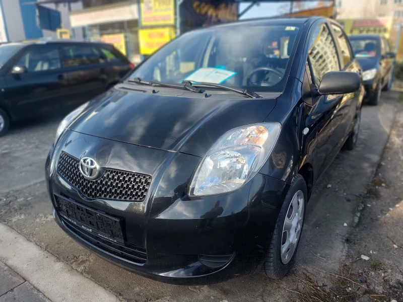 Toyota Yaris 1.0 бензин , снимка 1 - Автомобили и джипове - 48412278