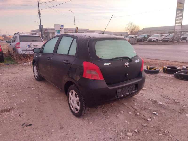 Toyota Yaris 1.0 бензин , снимка 9 - Автомобили и джипове - 48412278