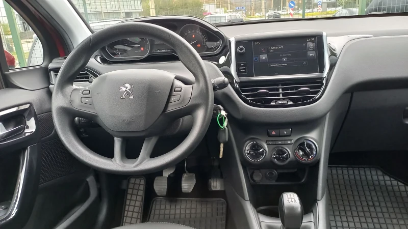 Peugeot 208 1, 0i 69к.с , снимка 15 - Автомобили и джипове - 49660879