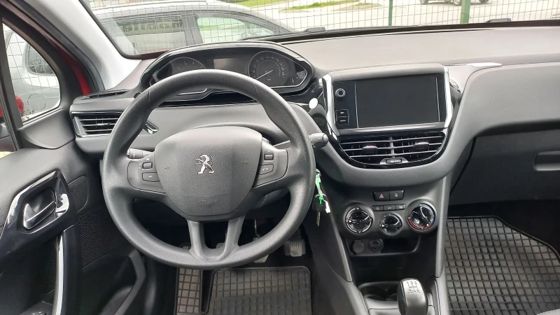 Peugeot 208 1, 0i 69к.с , снимка 14 - Автомобили и джипове - 49660879