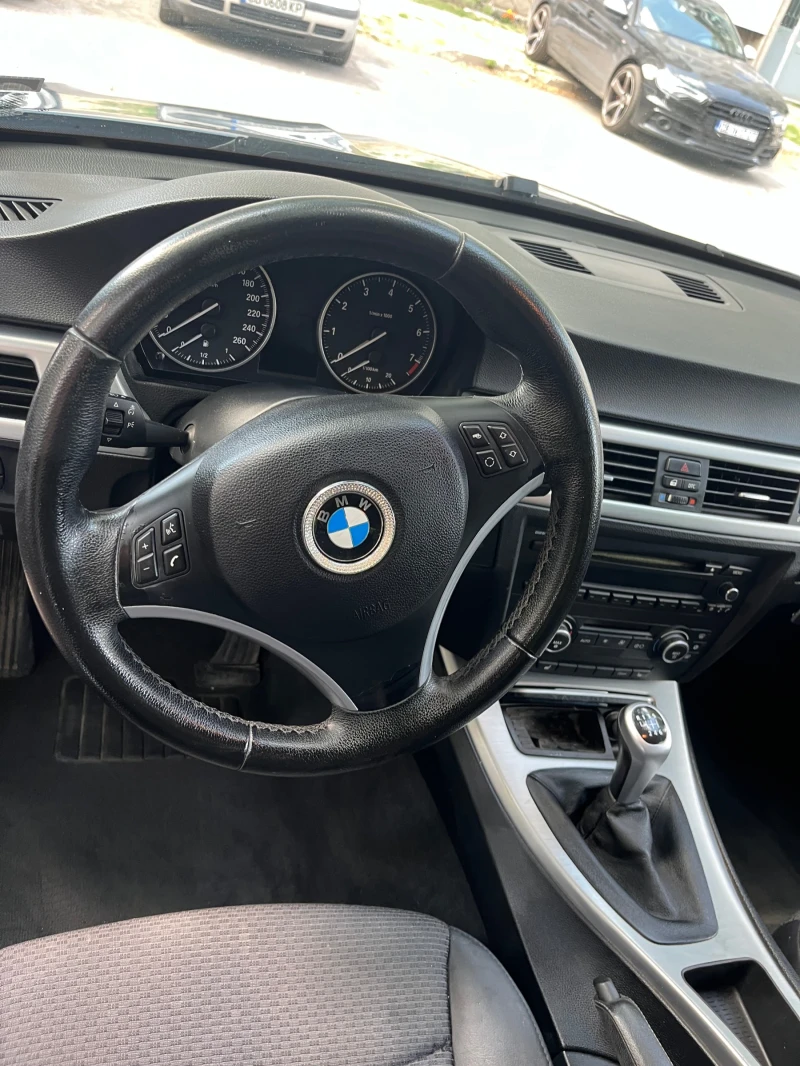 BMW 320 ER Reihe, снимка 4 - Автомобили и джипове - 52323098