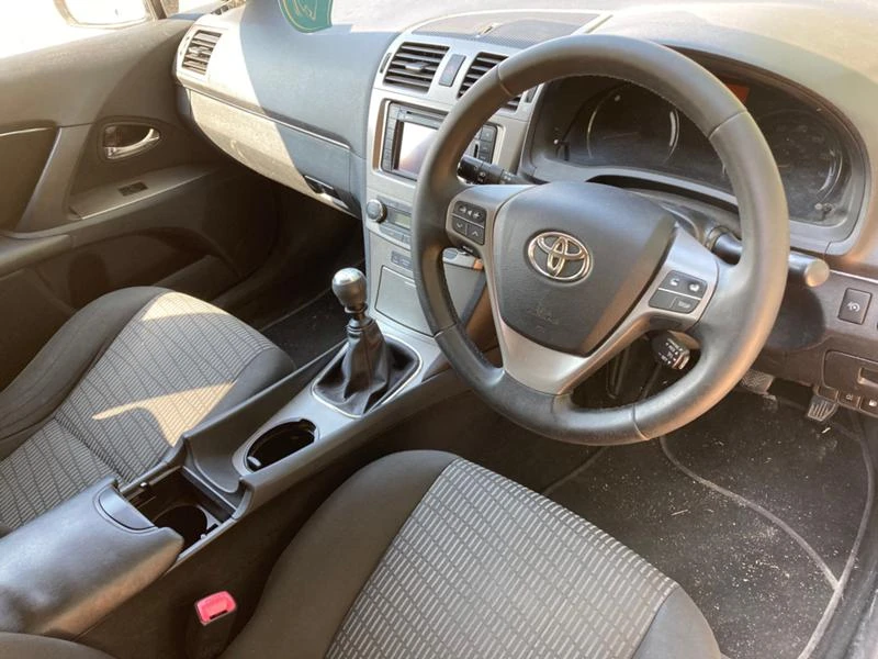 Toyota Avensis 2.0 D4D, снимка 5 - Автомобили и джипове - 29920375