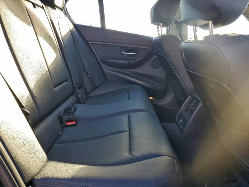 BMW 328 2.0L 4 Rear-wheel drive, снимка 12 - Автомобили и джипове - 53063319