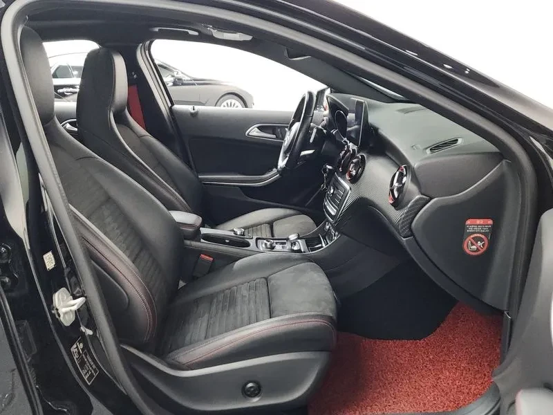 Mercedes-Benz A45 AMG 4Matic, снимка 11 - Автомобили и джипове - 55830327