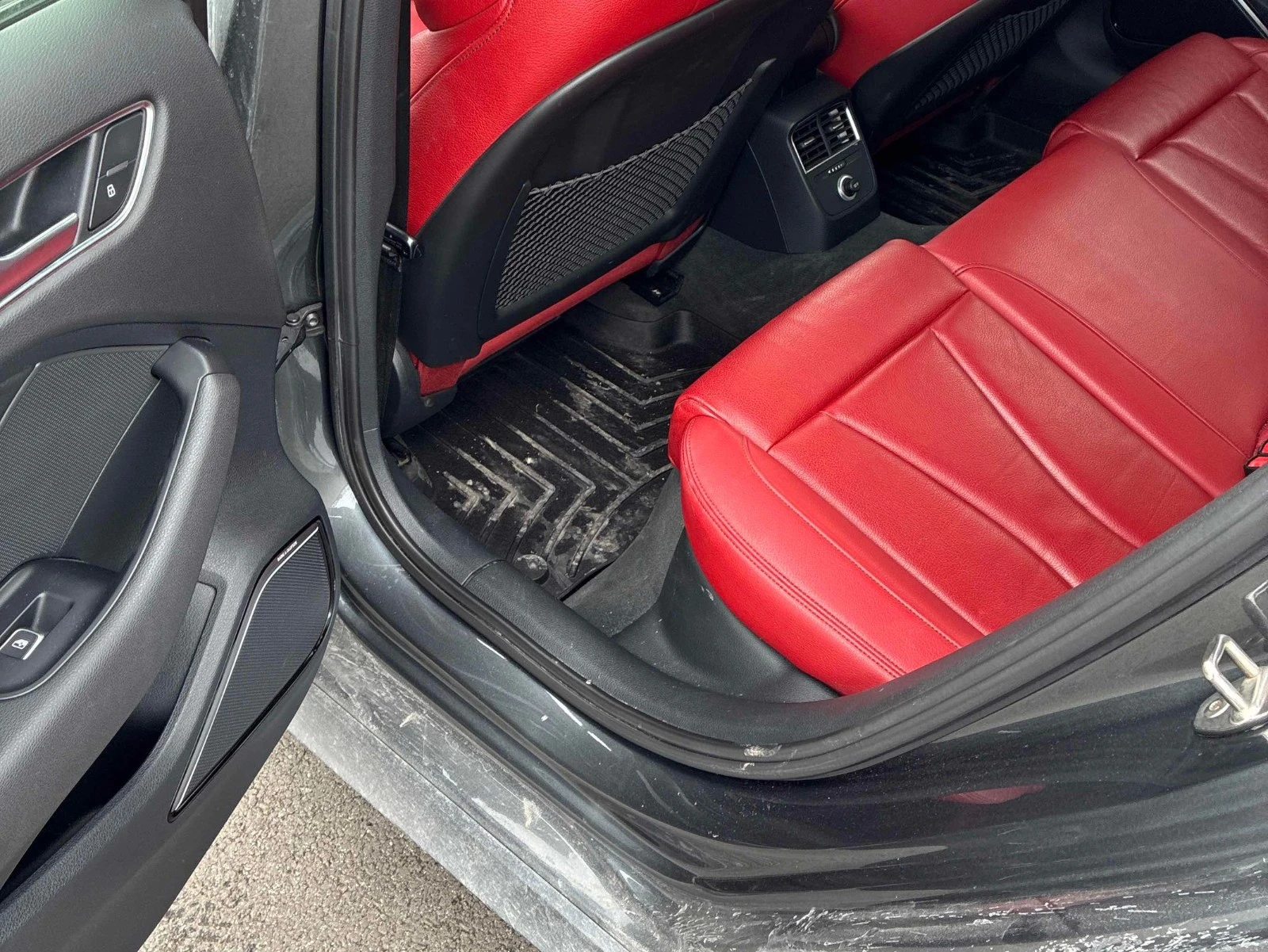 Audi S3 TECHNIK С РЕГИСТРАЦИЯ & АВТО КРЕДИТ, снимка 13 - Автомобили и джипове - 53733216