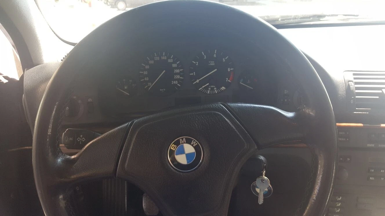 BMW 520 520 Бензин , снимка 3 - Автомобили и джипове - 53824942