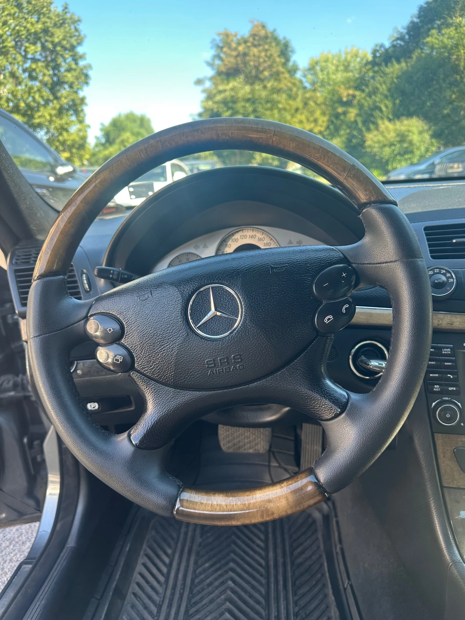 Mercedes-Benz E 280, снимка 11 - Автомобили и джипове - 55645138