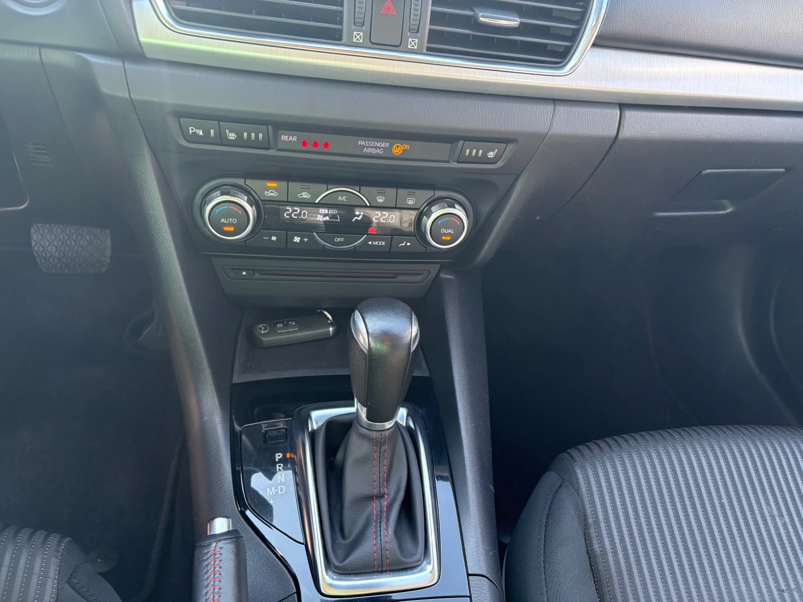 Mazda 3 2.2D-автоматик, снимка 9 - Автомобили и джипове - 56565410