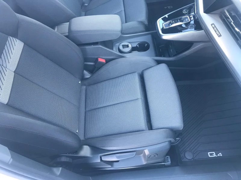 Audi Q4 E-tron 40/Sportback/Quattro/HeadUp/NAVI/TV/Full ., снимка 13 - Автомобили и джипове - 53406975