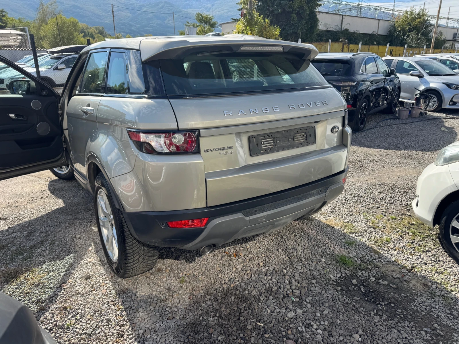 Land Rover Range Rover Evoque КАМЕРА* ПОДГРЕВ* КОЖА* NAVI* 2.2d 4x4 150hp*  - изображение 9