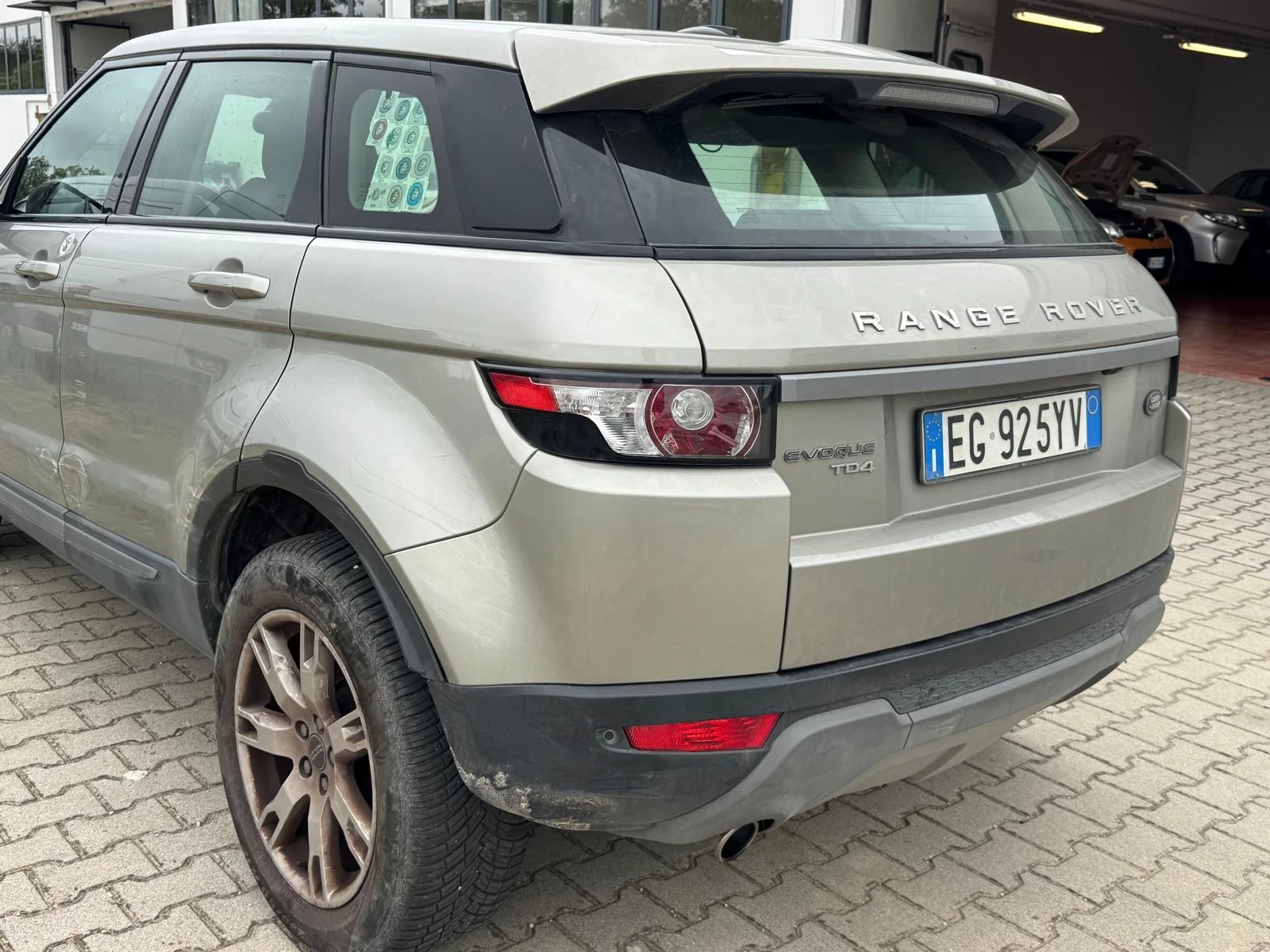 Land Rover Range Rover Evoque КАМЕРА* ПОДГРЕВ* КОЖА* NAVI* 2.2d 4x4 150hp* 2012г - изображение 9