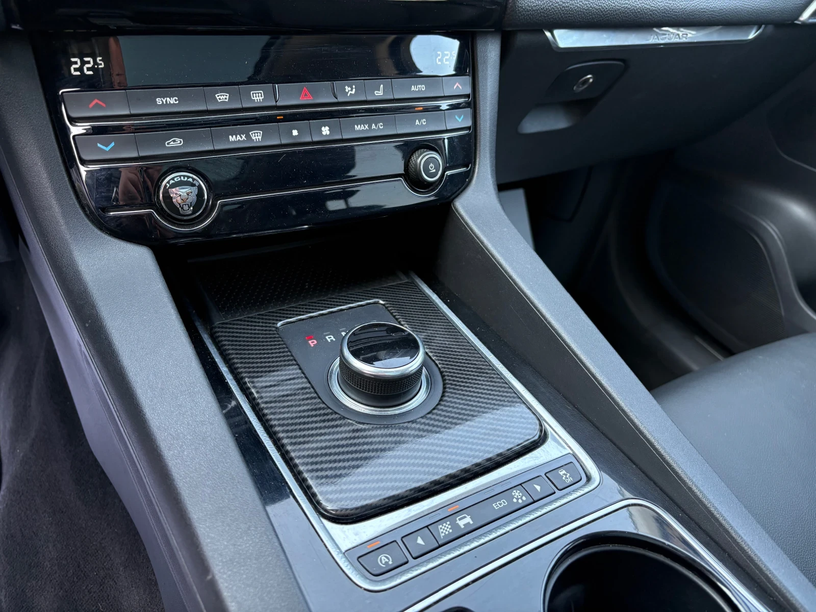 Jaguar F-PACE * 3.0* MERIDIAN* FULL* FULL* ЛИЗИНГ* , снимка 10 - Автомобили и джипове - 53894517