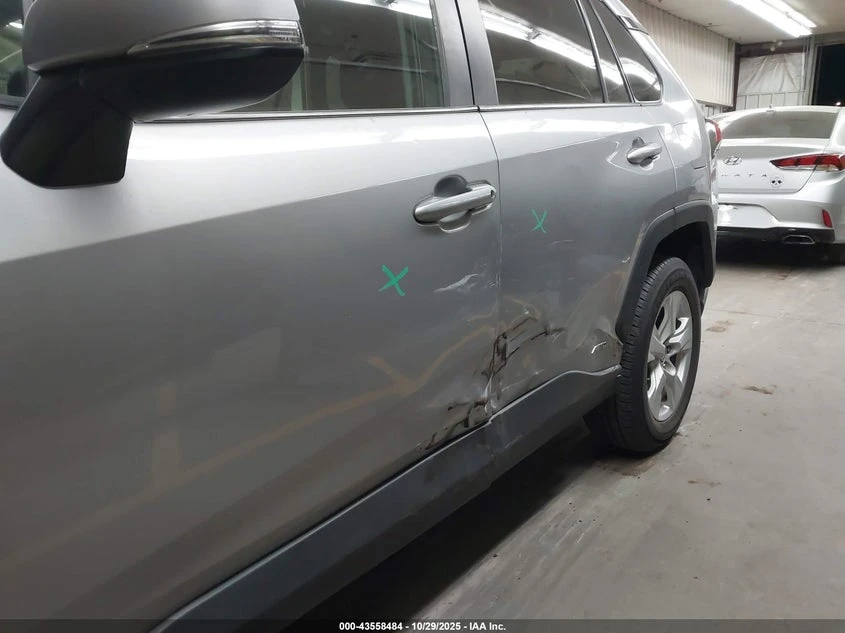 Toyota Rav4 2.5l Hybrid Xle, снимка 6 - Автомобили и джипове - 54222236