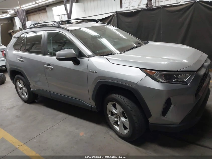 Toyota Rav4 2.5l Hybrid Xle, снимка 13 - Автомобили и джипове - 54222236