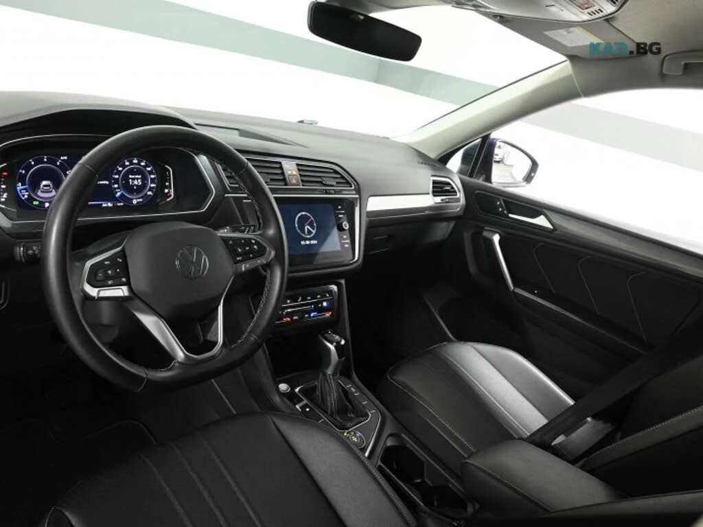 VW Tiguan Comfortline* 4Motion* АвтоКредит* (ЦЕНА ДО БГ), снимка 8 - Автомобили и джипове - 54873598