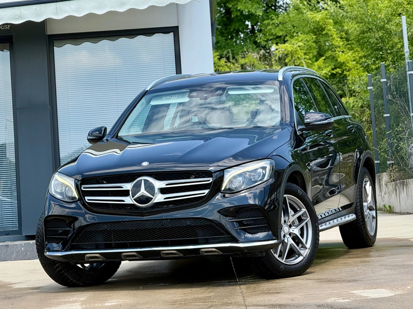 Mercedes-Benz GLC 220 AMG PACKAGE / 9G-TRONIC / 4-MATIC / DISTRONIC+ 