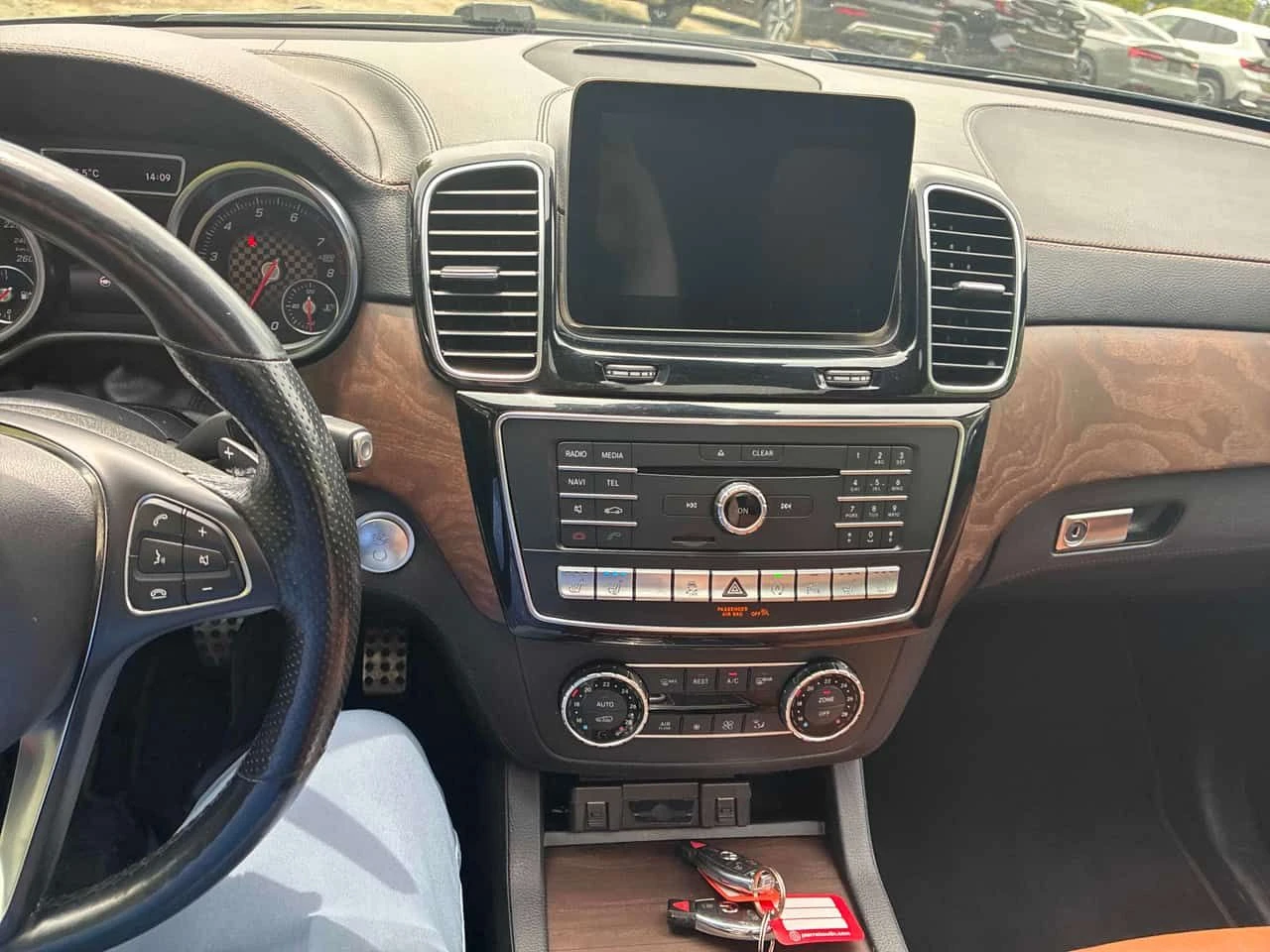 Mercedes-Benz GLE 450 AMG ДИСТРОНИК * HARMAN/KARDON * ОБДУХВАНЕ * ПАНО * , снимка 9 - Автомобили и джипове - 55094034