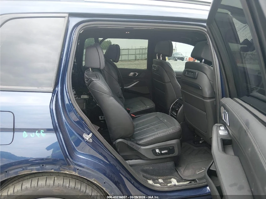BMW X7 XDRIVE40I / M PKG / DISTRONIC / МАСАЖ / 360 /ОБДУХ, снимка 9 - Автомобили и джипове - 55896766