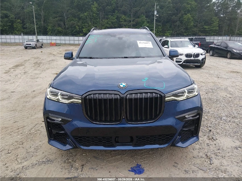 BMW X7 XDRIVE40I / M PKG / DISTRONIC / МАСАЖ / 360 /ОБДУХ, снимка 2 - Автомобили и джипове - 55896766